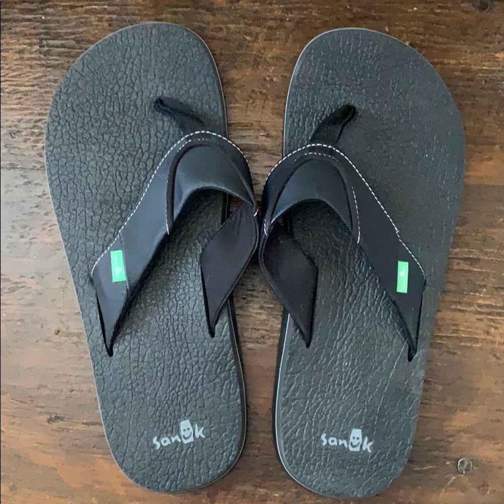 Men’s Sanuk flip flops size 10